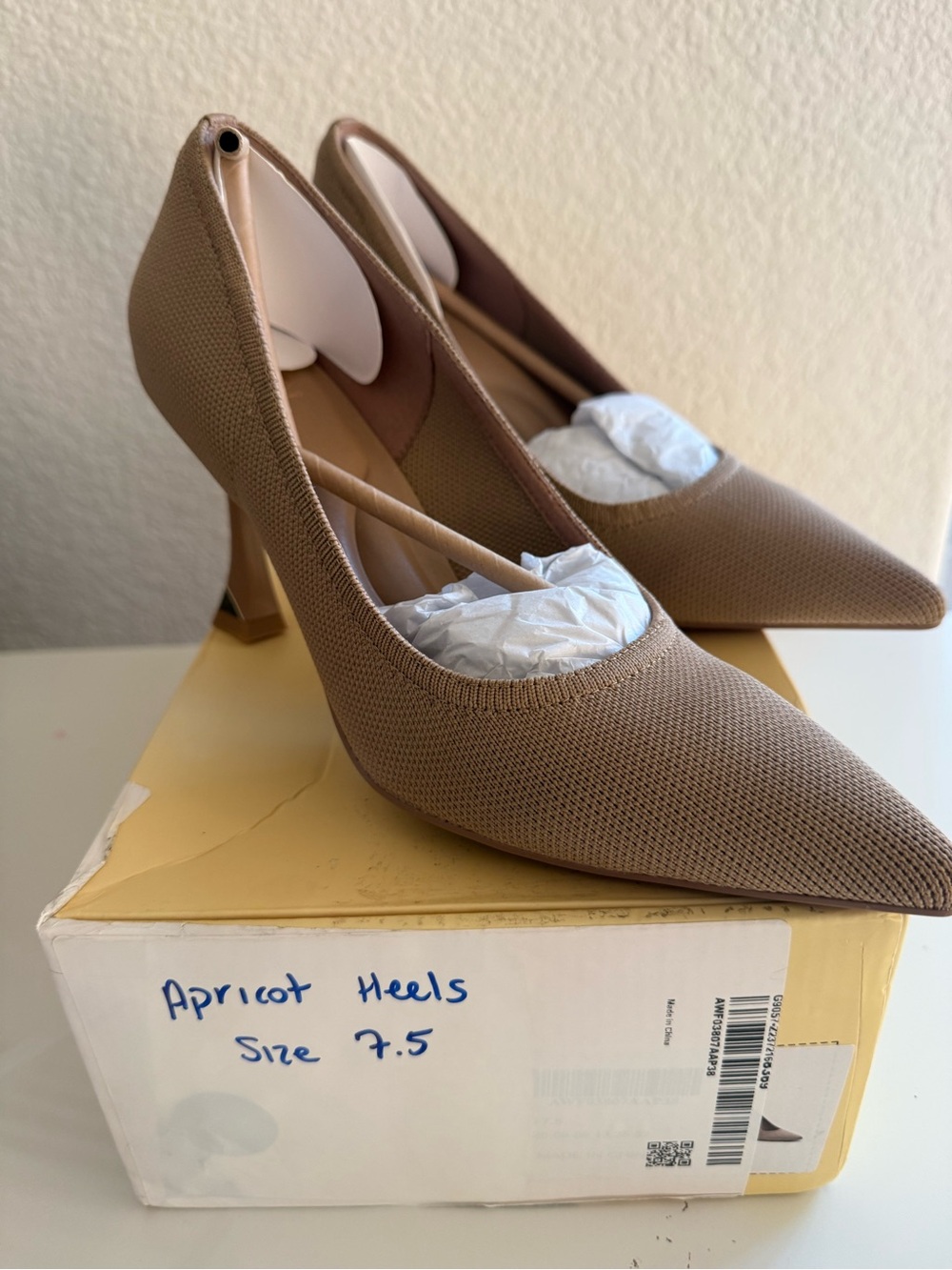 Cosy Island Pointed Toe Women’s Pump in Taupe/ Apricot - Picture 2 of 3